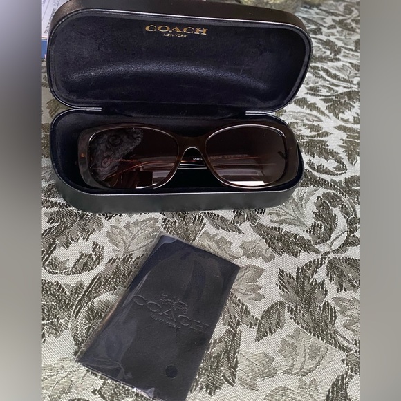 Coach Accessories - EUC Coach Brown Tortoise Sunglasses with Case and Cloth HC8168